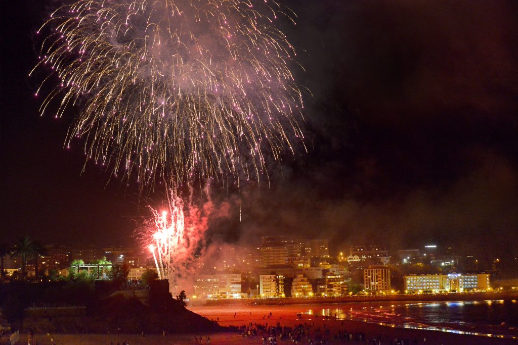 Fuegos Artificiales este Miércoles en la Segunda del Sardinero: El TUS se Reforzará con más Frecuencias en las Líneas