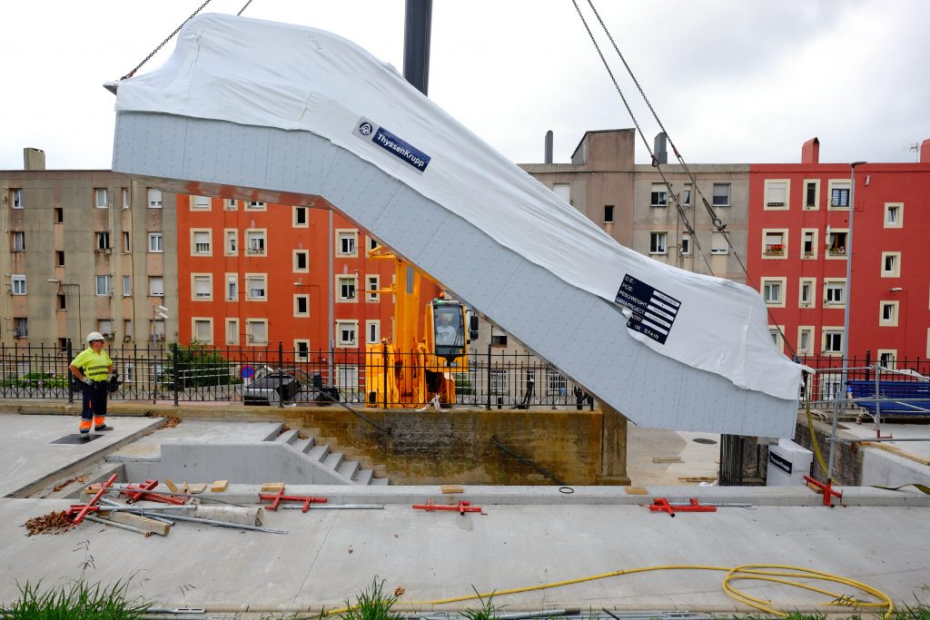 Instalada una Nueva Escalera Mecánica en la Finca Jado para Completar las Obras de Conexión entre Paseo Pereda y General Dávila