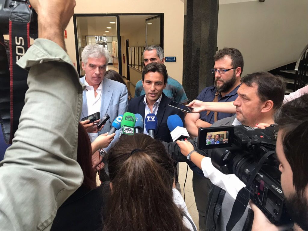 Pleno en el Ayuntamiento el Miércoles, con la Moción de Reprobación de la Alcaldesa y Cese de Quirós por el Fracaso del Metro-TUS