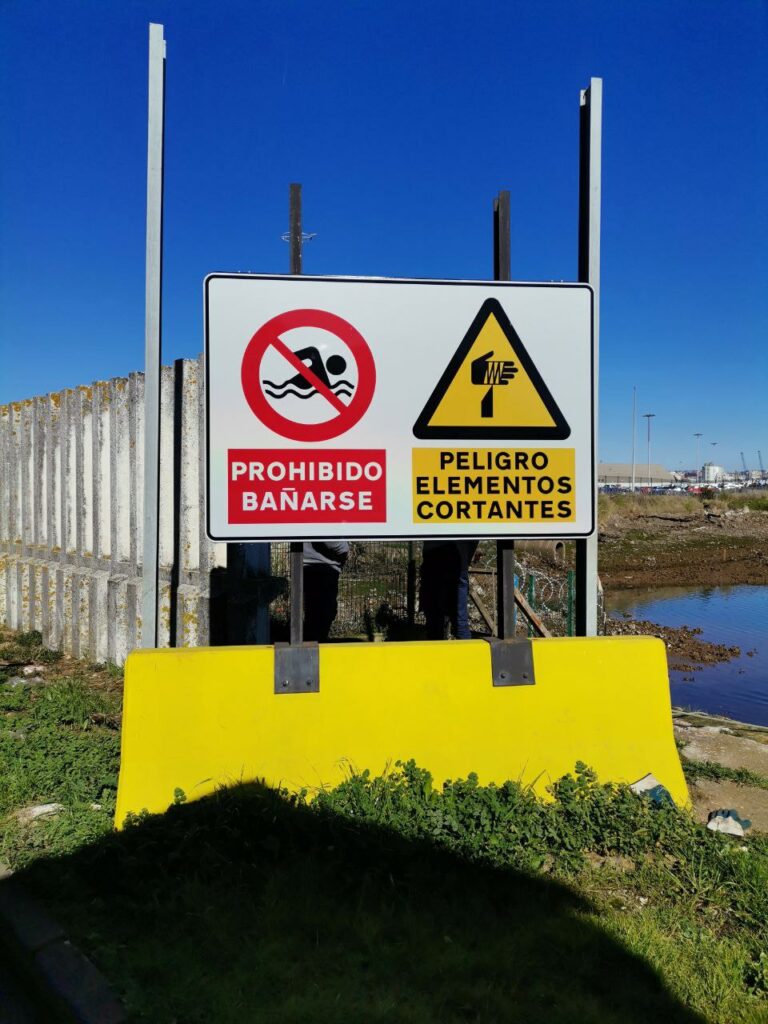 Pasaje Seguro convoca una Concentración exigiendo la retirada de las Concertinas del Puerto