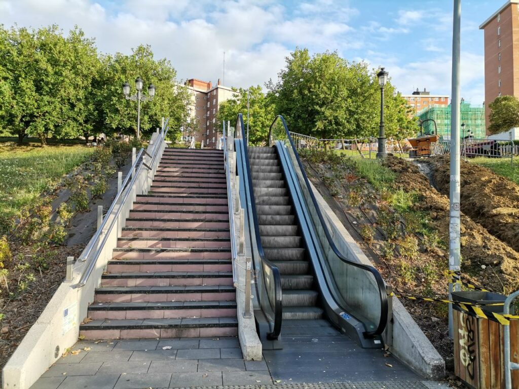 La FECAV denuncia el «abandono» de las escaleras mecánicas, rampas y ascensores de Santander