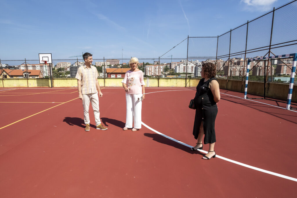 Educación invierte más de 169.000 euros en reparar la grieta que afectaba el patio del CEIP Dionisio García Barredo