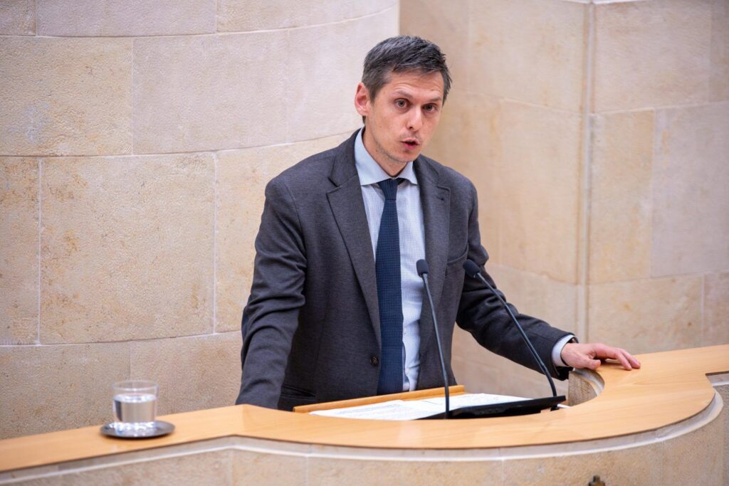 El PSOE denuncia el “rodillo” del PP para tumbar todas las comparecencias propuestas para la Ley de Autoridad del Profesorado