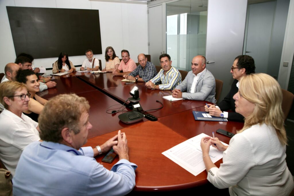 El Gobierno y el sector ganadero acuerdan el Plan Regional de Desarrollo de la Carne de Cantabria