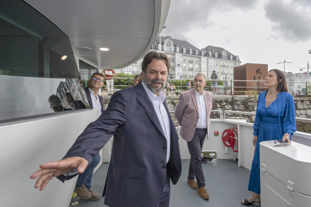 Fin al Monopolio de Los Reginas: Una nueva Lancha eléctrica de Bahía Zero (ALSA) se incorpora a la ruta entre Santander, Somo y Pedreña y se paga con la Tarjeta Roja de Transporte de Cantabria
