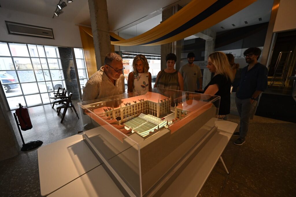 ‘Las arquitecturas del Festival’, exposición con todos los espacios del FIS desde su creación hasta nuestros días en el Colegio de Arquitectos