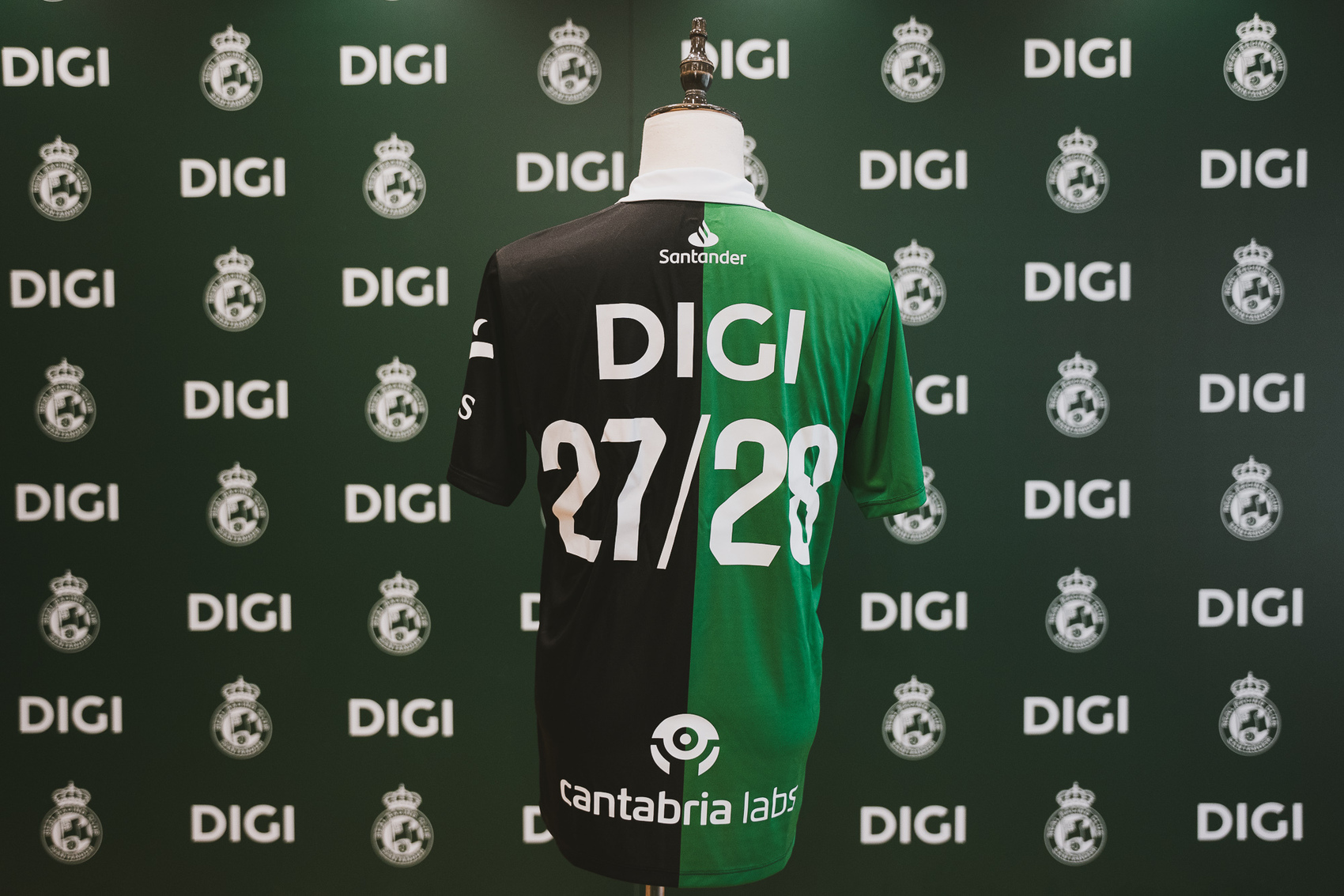 Camiseta del Racing 2027 con DIGI