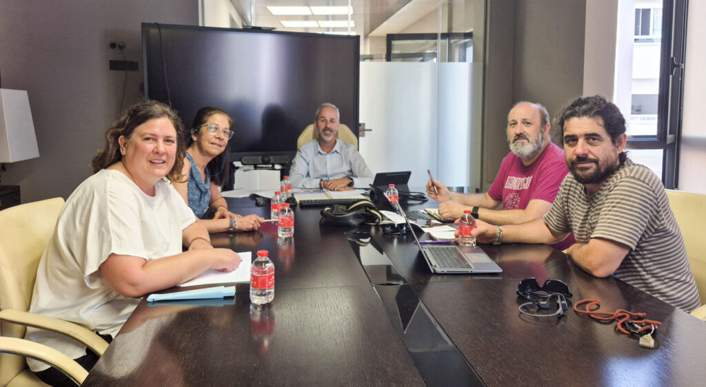 Silva traslada un mensaje de normalidad a las familias sobre el proceso de escolarización y rechaza las acusaciones de recortes
