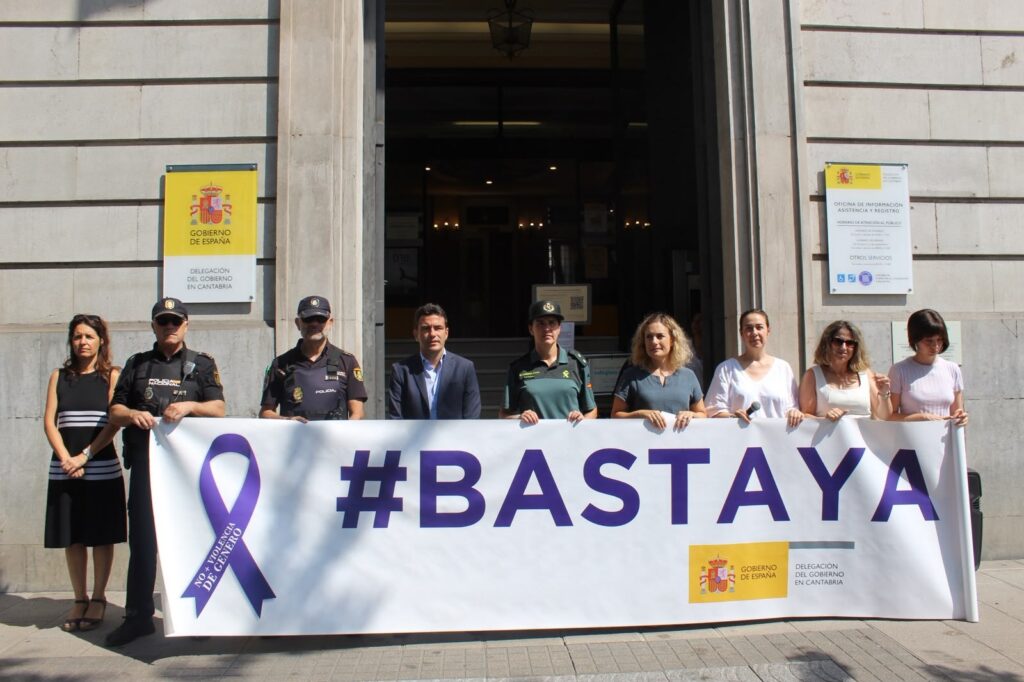 Delegación del Gobierno guarda un minuto de silencio por la última víctima de violencia de género en Madrid