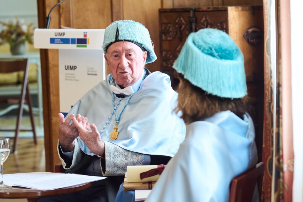 Peridis, investido Doctor Honoris Causa en la UIMP: “Nada mejor que la Cultura para dar buenas Noticias”
