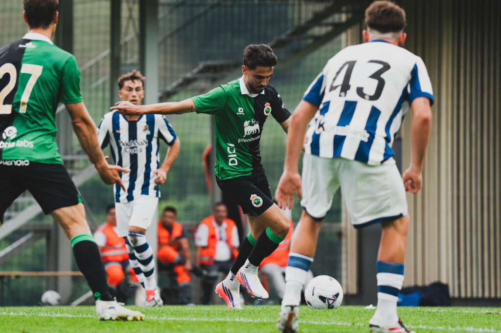 El Racing empata (1-1) ante el Real Sociedad en el primer amistoso de pretemporada con el regreso de Sergio Canales