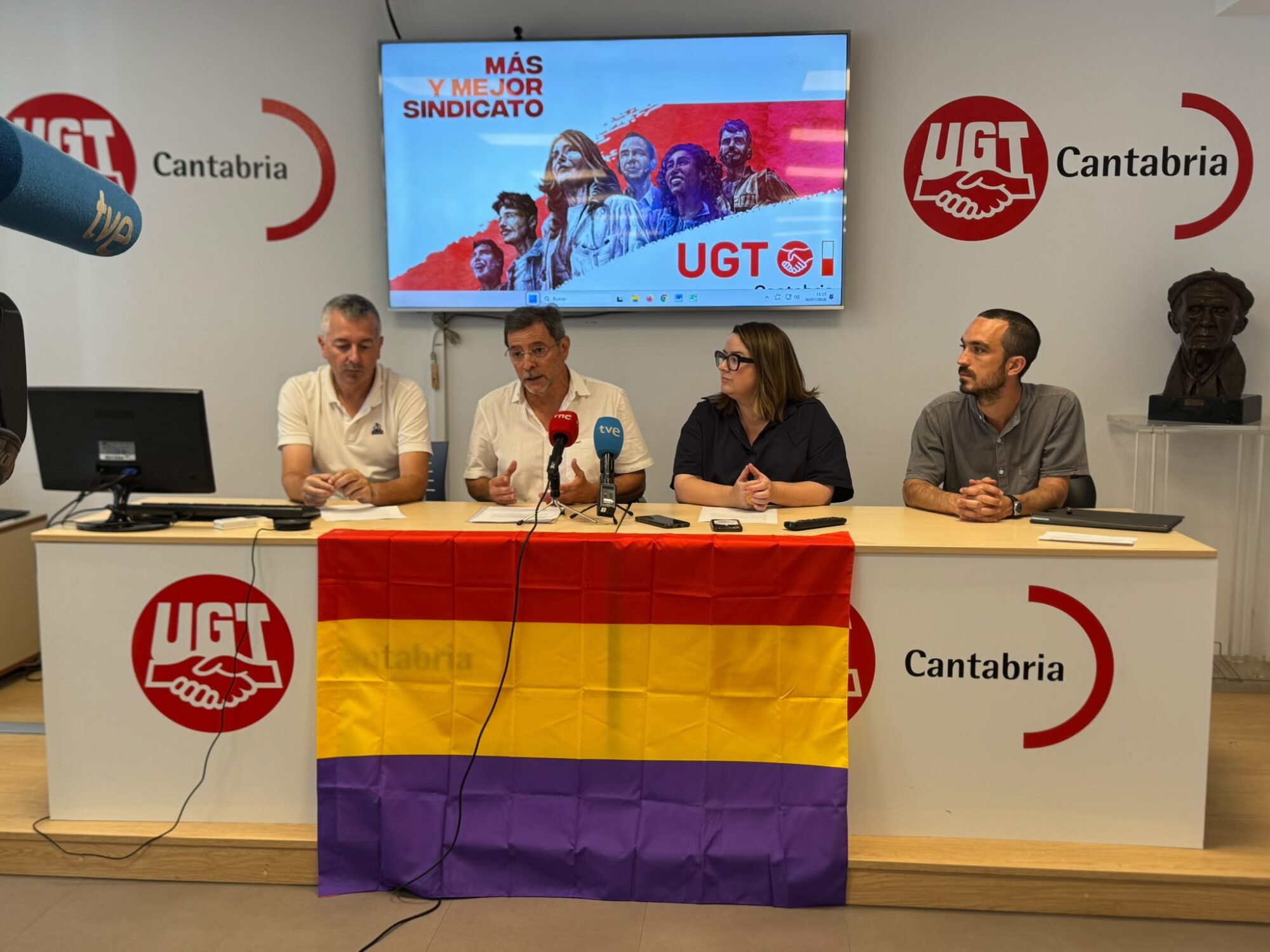 Rueda de Prensa de Héroes por la República y la Libertad en UGT Santander