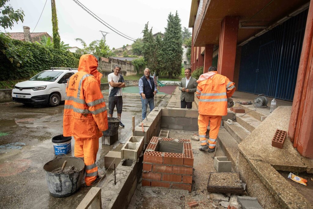 El Colegio Mateo Escagedo Salmón de Cacicedo avanza en Accesibilidad con la construcción de una Rampa Adaptada