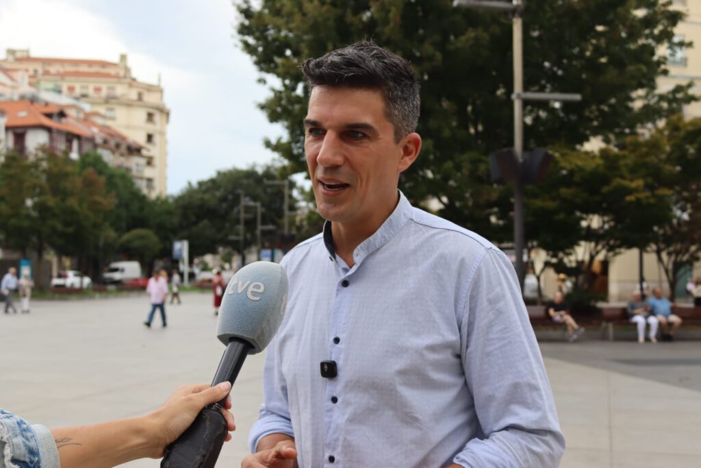 Daniel Fernández (PSOE) denuncia la falta de mantenimiento de las instalaciones deportivas municipales ante el inicio de las Ligas oficiales