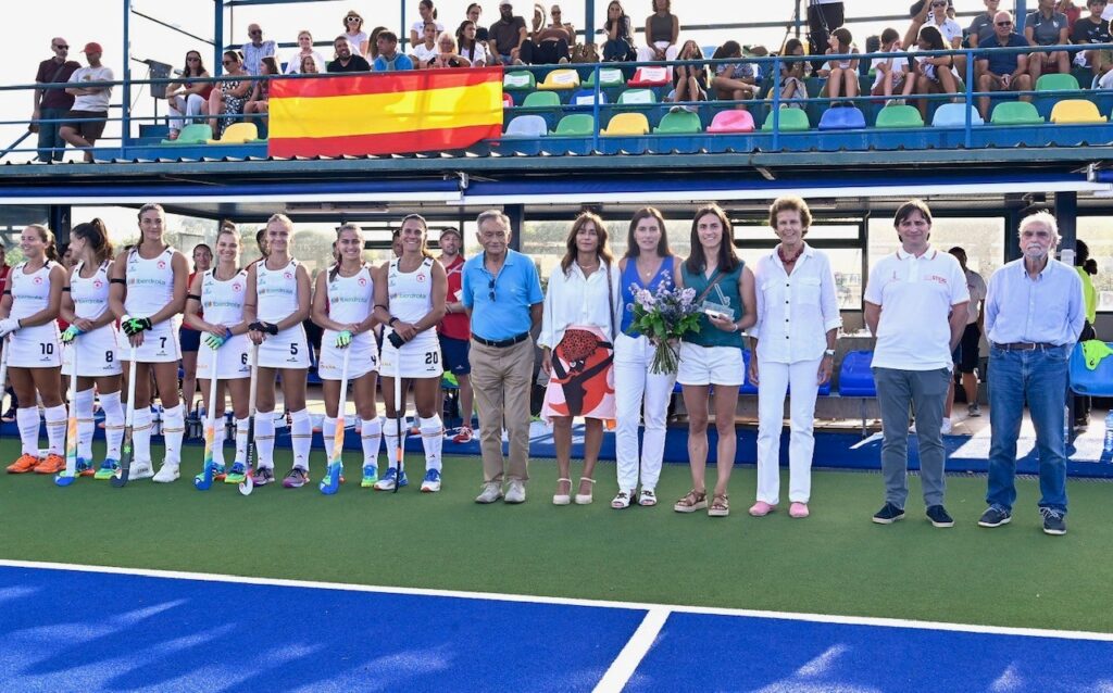 Santander rinde homenaje a la jugadora santanderina de Hockey Beatriz Pérez