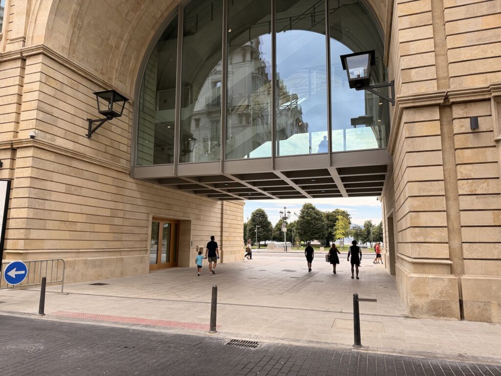El Juzgado admite a trámite el Recurso de Izquierda Unida contra el Cierre del Vial bajo el Arco del Banco Santander