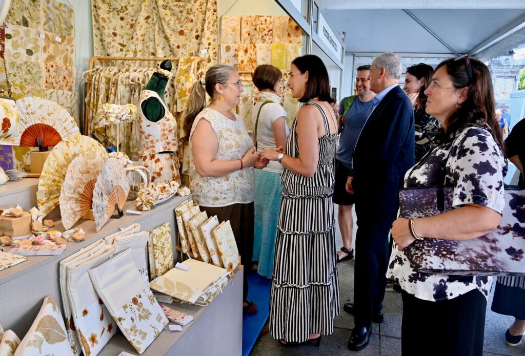 Santander inaugura la 16 Feria de Artesanía, que reúne en la Plaza Porticada 33 puestos hasta el 18 de Agosto