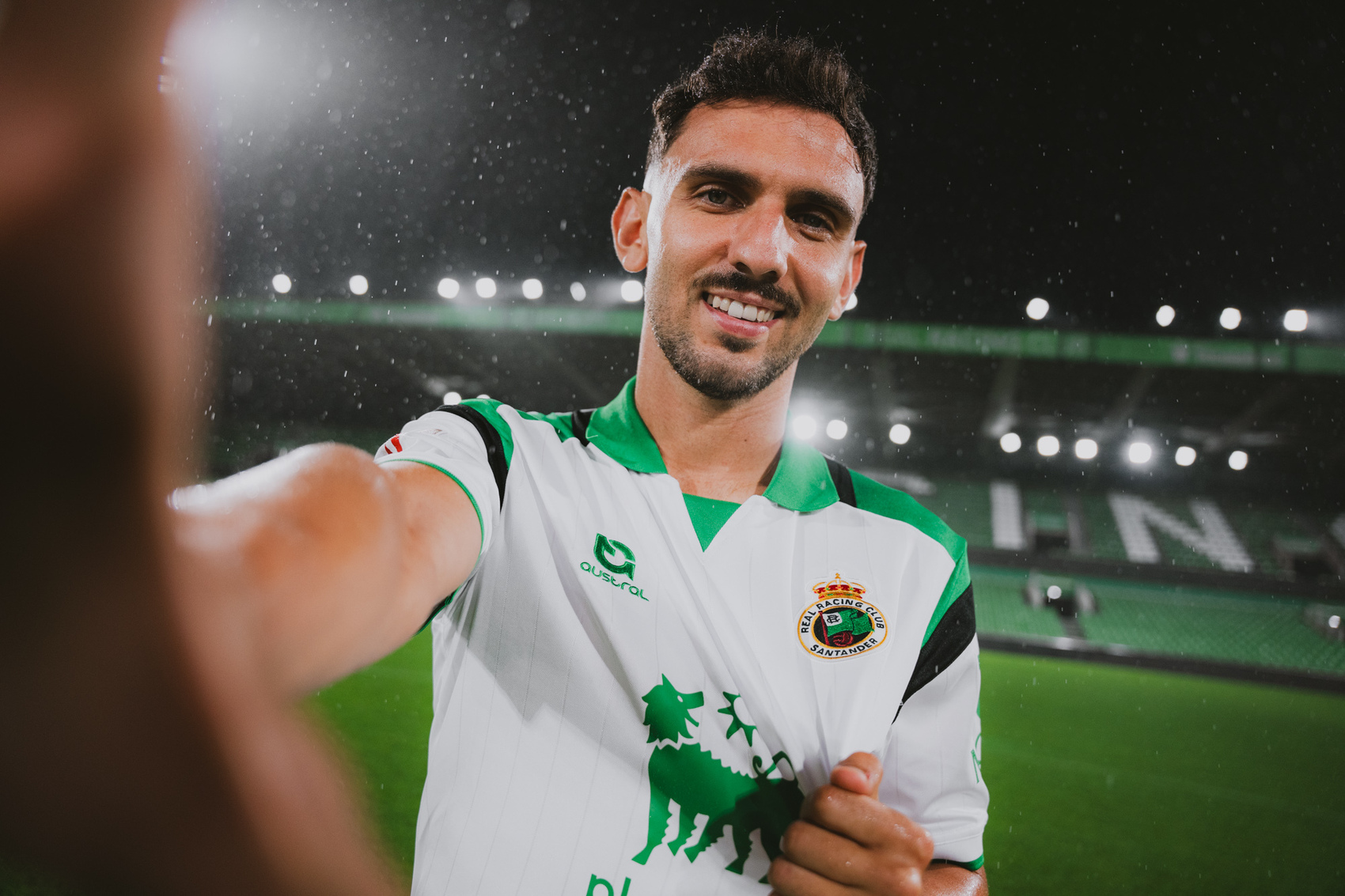 Nuevo Fichaje: El Racing se queda con el centrocampista del Girona Iván Martín hasta 2030