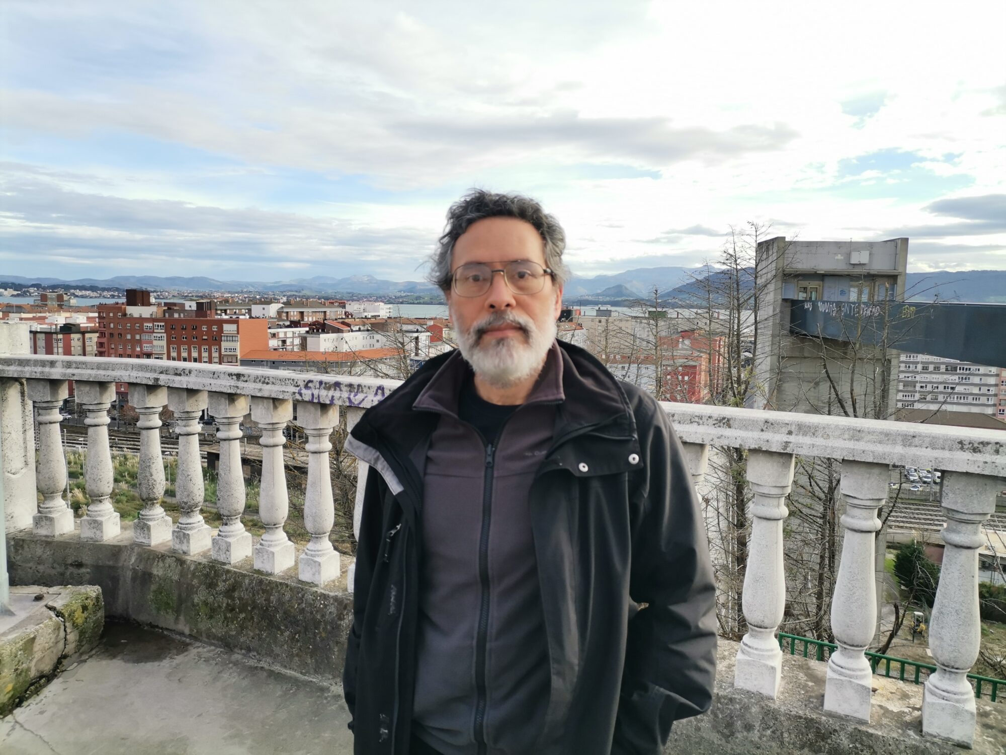 Podemos Santander y Pasaje Seguro llevan a la Fiscalía mensajes que califican a menores migrantes como «Carne humana» 