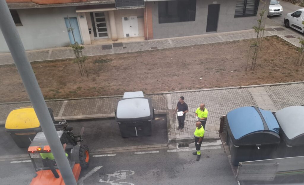 Peñacastillo y San Román ya tienen los nuevos Contenedores de Basuras con problemas por el tamaño de los agujeros en las tapas