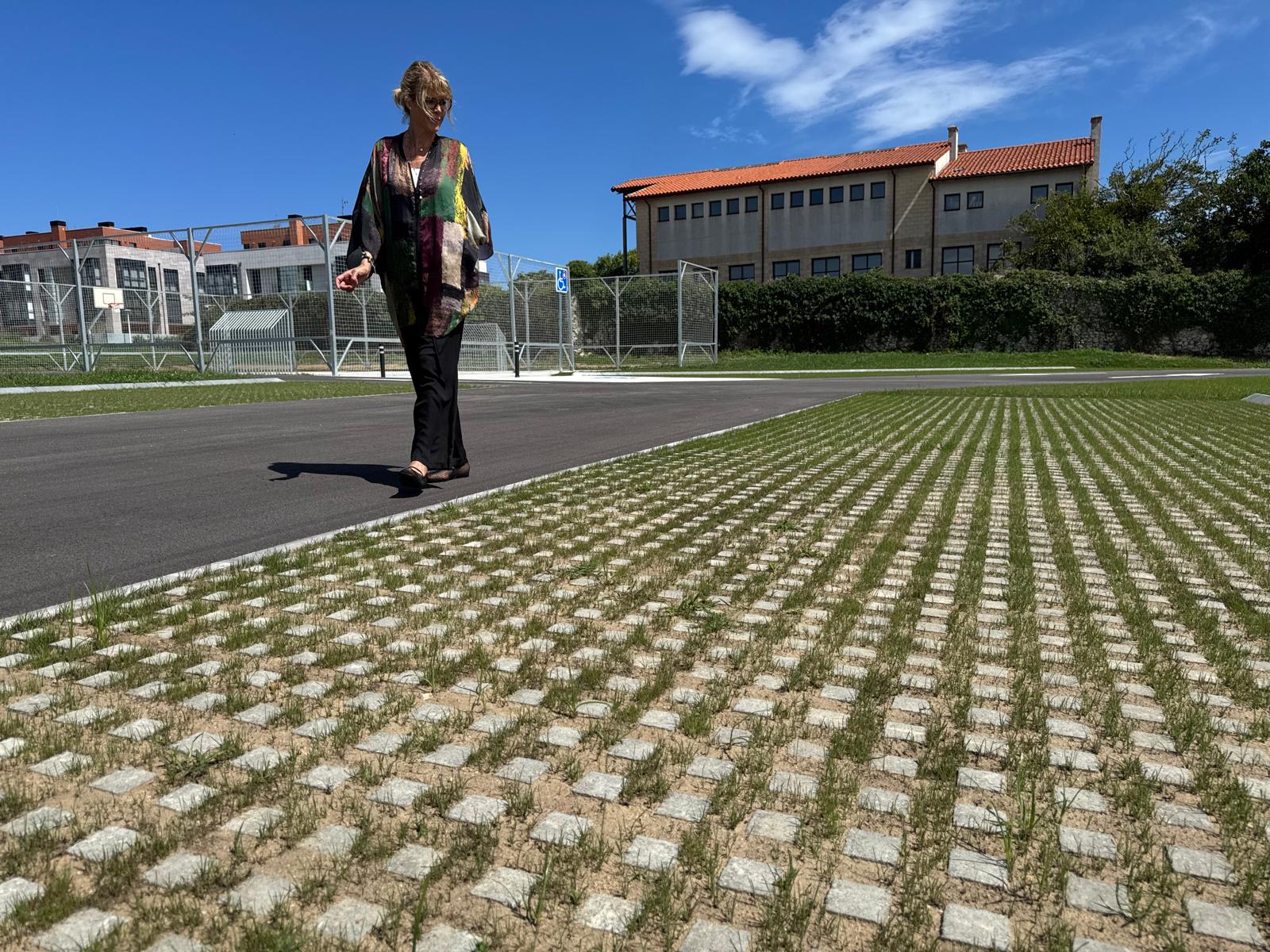 El nuevo Aparcamiento Verde disuasorio de San Juan de la Canal ya está en funcionamiento en Bezana