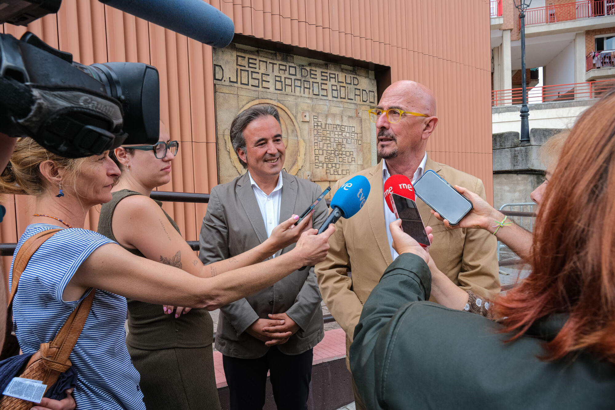 Maliaño. El consejero de Salud, César Pascual, visita la finalización de las obras del Centro de Salud José Barros junto con el alcalde de Camargo.