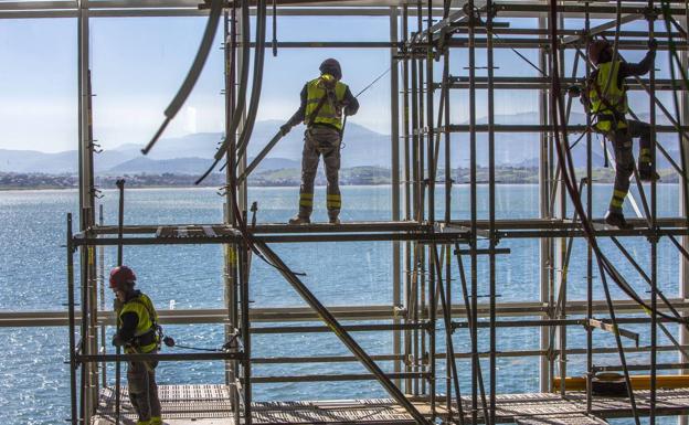 Cantabria registra este año 4.178 accidentes de trabajo hasta julio, un 4% más que en 2025 con el triple de mortales