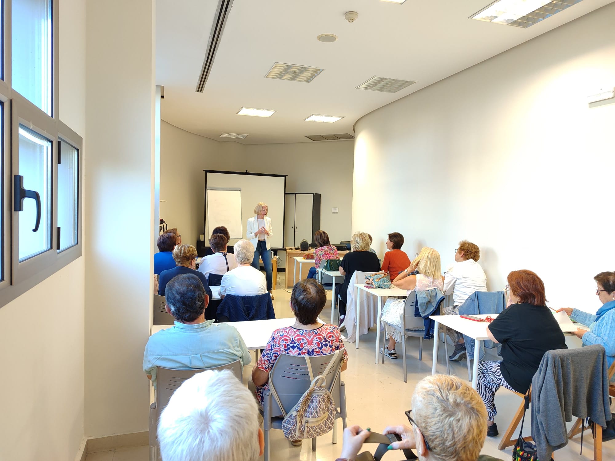 Camargo amplía la Oferta de UNATE para Mayores de 50 Años con 23 Actividades diseñadas a partir de las demandas vecinales