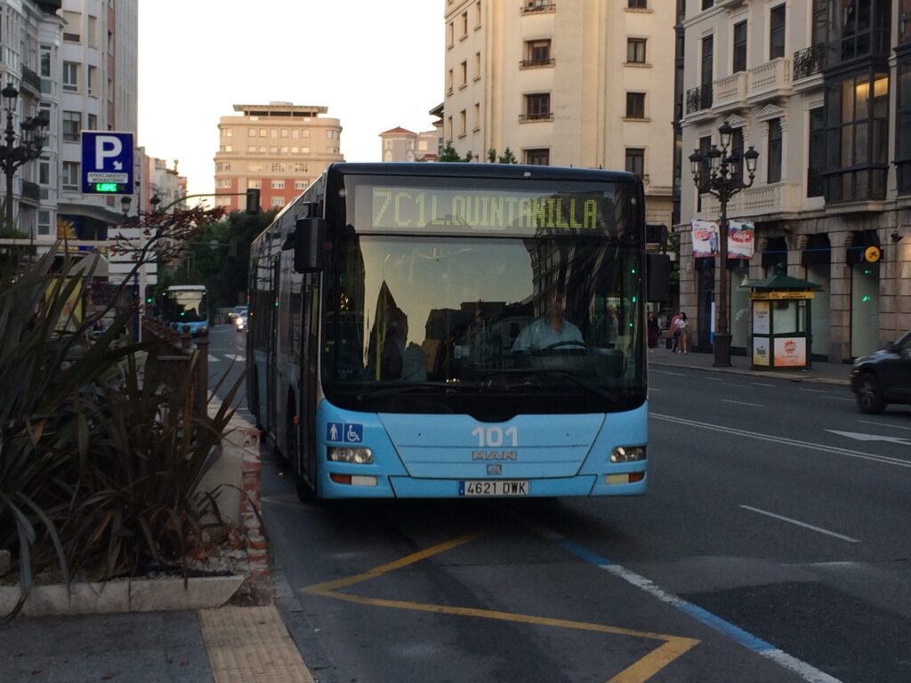 Denuncian la escasez de plantilla en el Servicio de Transportes de Santander y jornadas de Trabajo «Maratonianas»