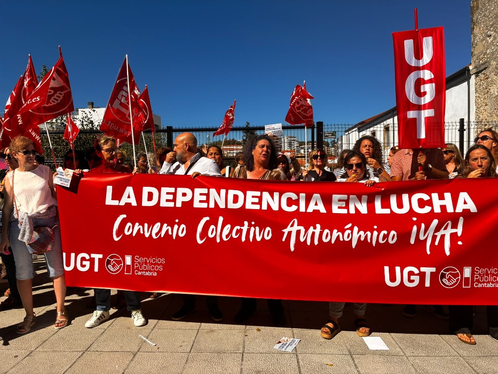 Concentración del Sector de la Dependencia del Sindicato UGT frente al Parlamento de Cantabria