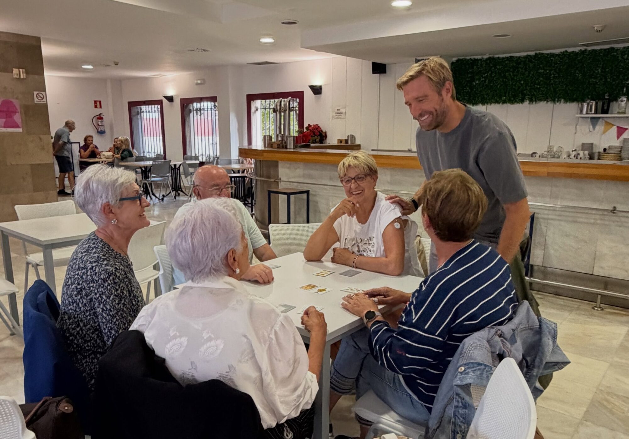 El Regionalista Felipe Piña en la Cafetería del Centro de Ocio de Mayores de la Finca Altamira