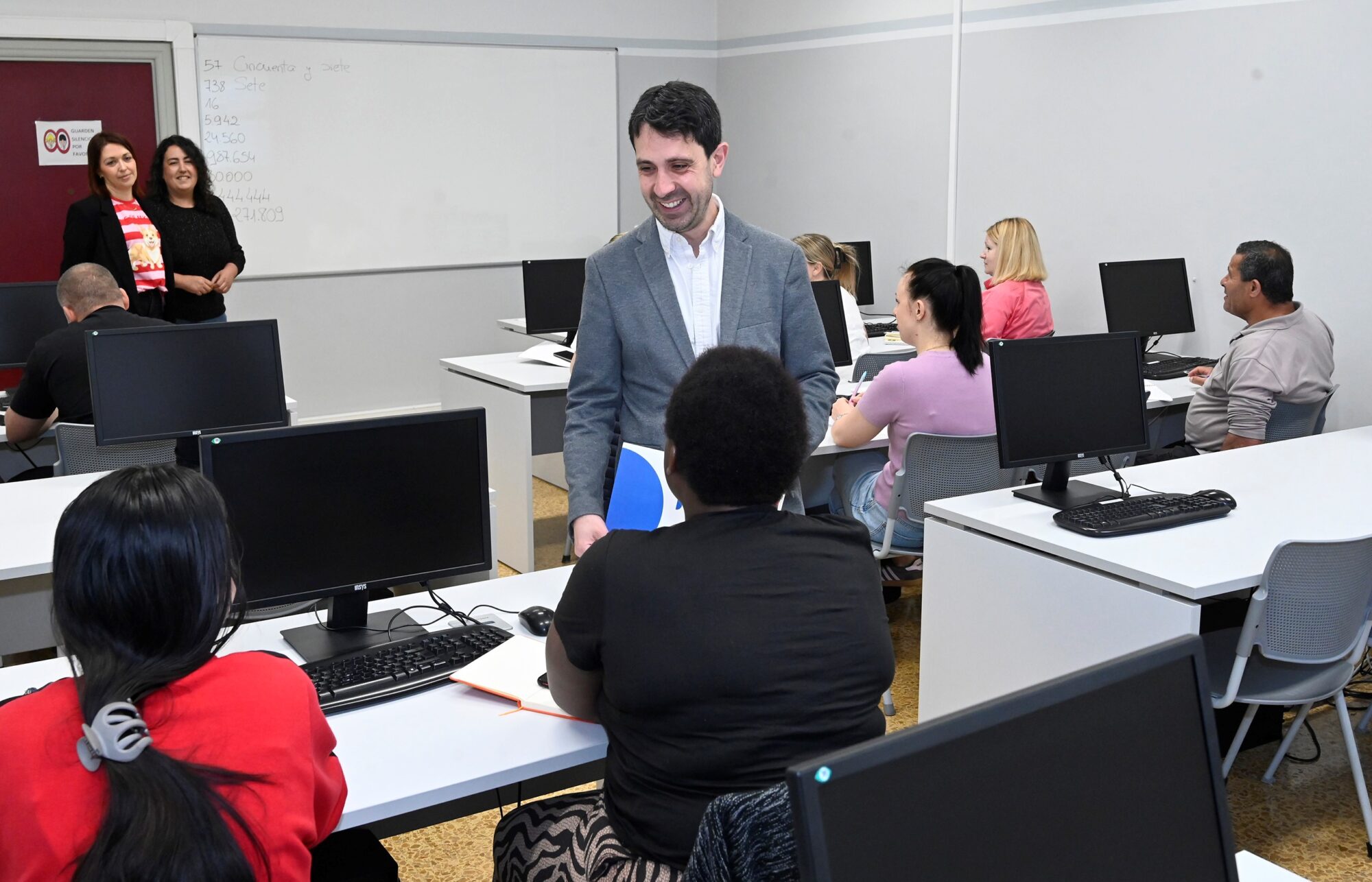 OICOS Santander abre el plazo para inscribirse en dos Cursos de Español y otro de preparación para Extranjeros