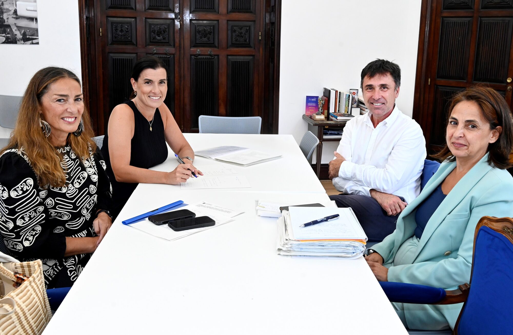 Reunión entre Ayuntamiento y Fundación Obra San Martín para reabrir la Cafetería de la Finca Altamira